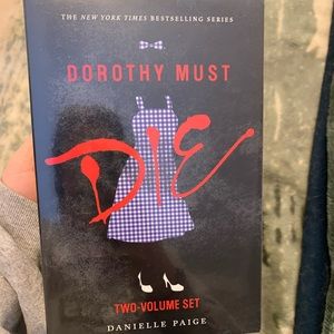 Dorthy Must Die Book Series